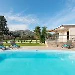 Villa Sugar View In